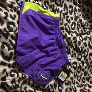 NIKE GIRLS SHORTS BRAND NEW WITH TAG